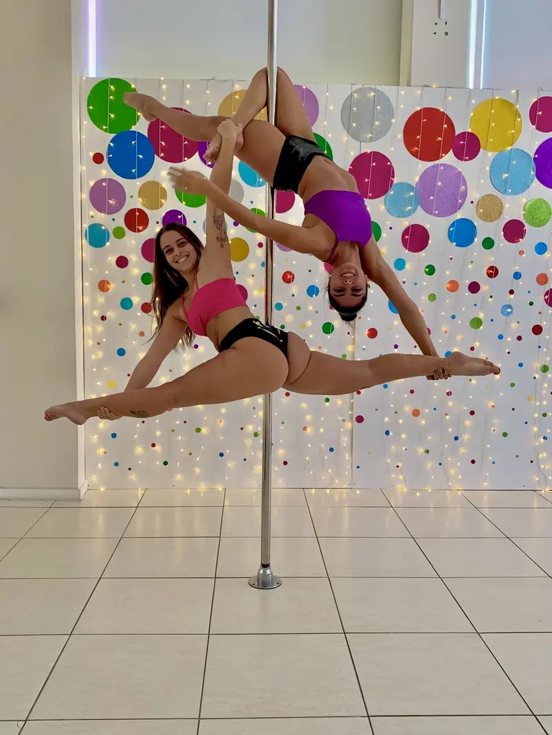 Aula de pole dance no studio em Portão